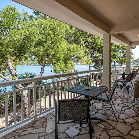 Beach Front Home In Lumbarda Σπίτι διακοπών *